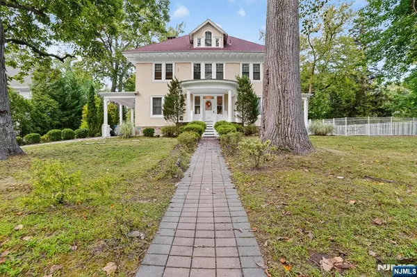 285 Maple ST, Englewood, NJ 07631