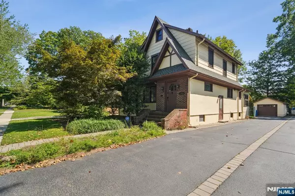 Englewood, NJ 07631,208 W Hudson AVE