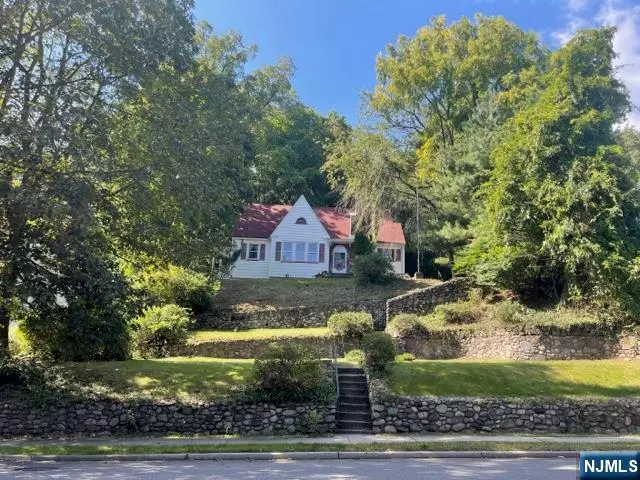 109 Franklin TPKE, Ho-ho-kus, NJ 07423