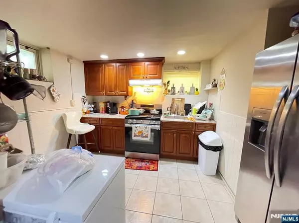 Newark, NJ 07104,564 Broadway