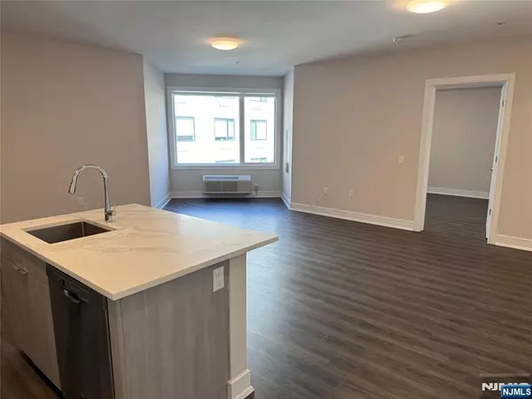 Fort Lee, NJ 07024,470 Main ST #503