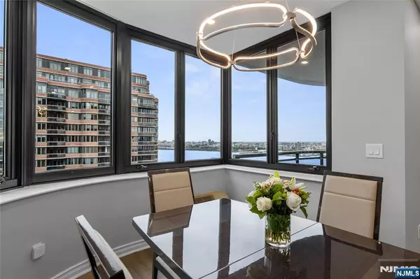 Cliffside Park, NJ 07010,100 Carlyle DR #12B-South