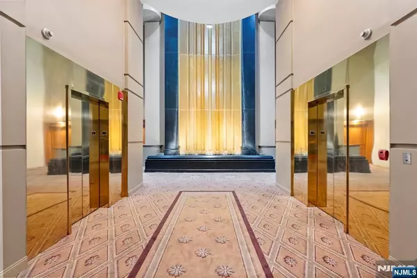 Cliffside Park, NJ 07010,100 Carlyle DR #12B-South