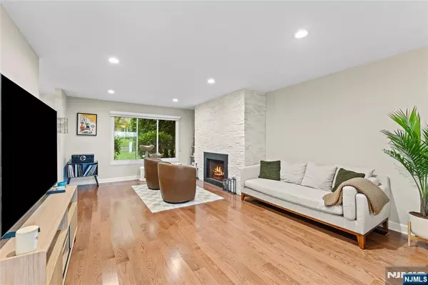 Cedar Grove, NJ 07009,4 Mountain Ridge DR #25