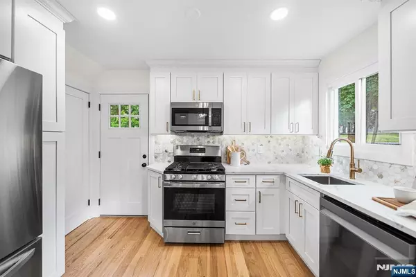 29 Hromiak TER, Woodland Park, NJ 07424