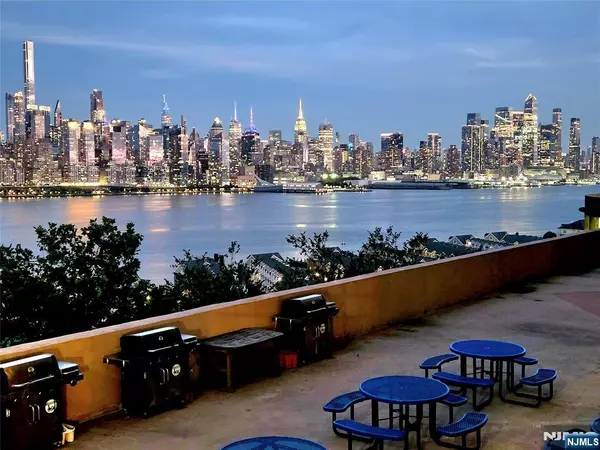 6600 JFK Blvd E #11D, West New York, NJ 07093