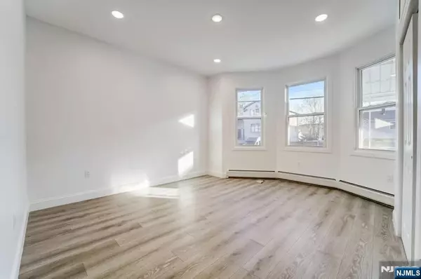 Secaucus, NJ 07094,170 Front ST #1