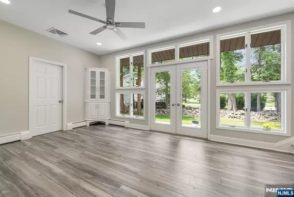 Wyckoff, NJ 07481,39 Edgewood AVE