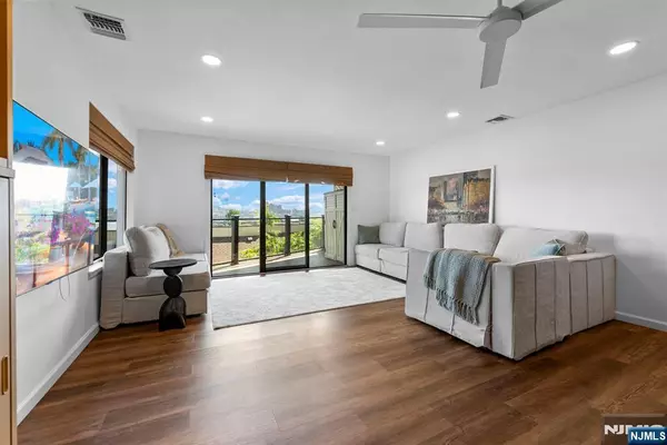 Edgewater, NJ 07020,101 State Rt 5 #206