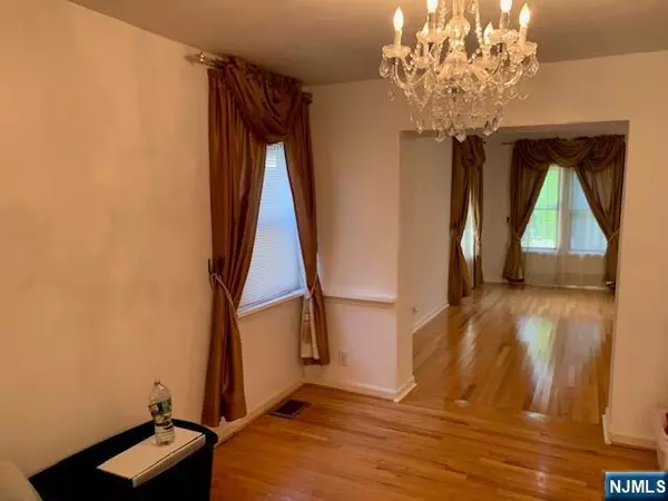 Fort Lee, NJ 07024,279 Slocum