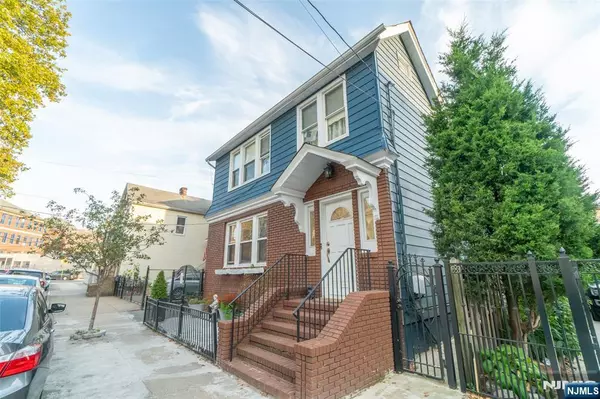 Newark, NJ 07105,201-203 Warwick ST