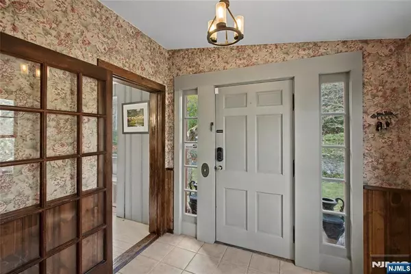 Woodcliff Lake, NJ 07677,9 Winding WAY