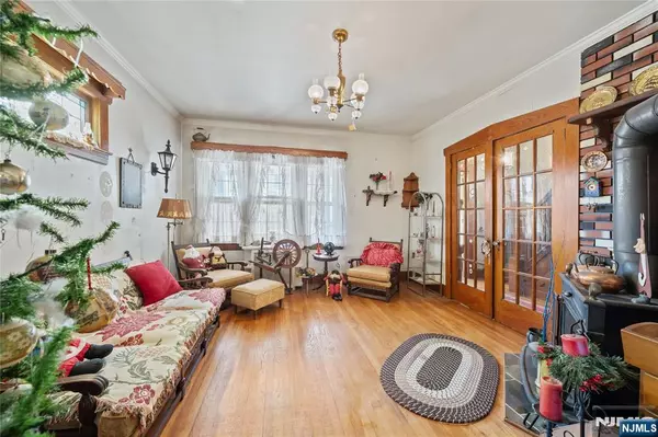 Clifton, NJ 07011,24 6th AVE