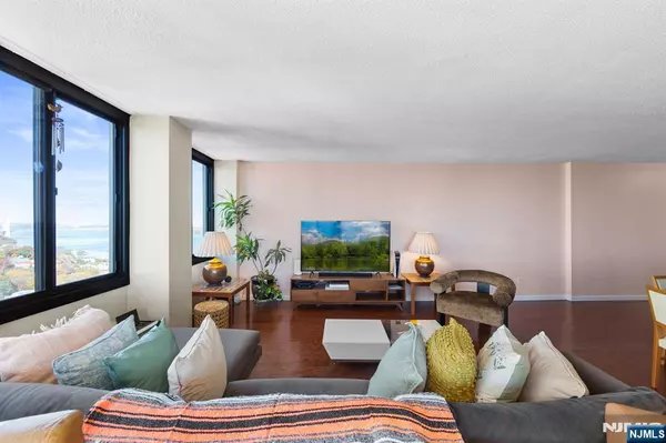 Cliffside Park, NJ 07010,200 Winston DR #2403