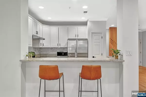 Guttenberg, NJ 07093,156 Lydia DR