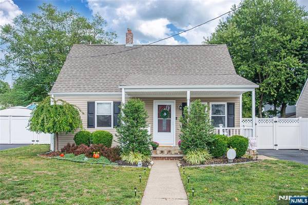 90 Burnside PL, Wanaque, NJ 07420