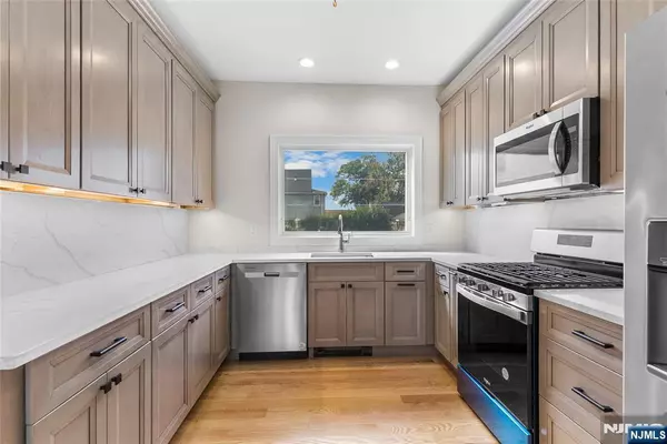 Paterson, NJ 07514,182B E 25th ST