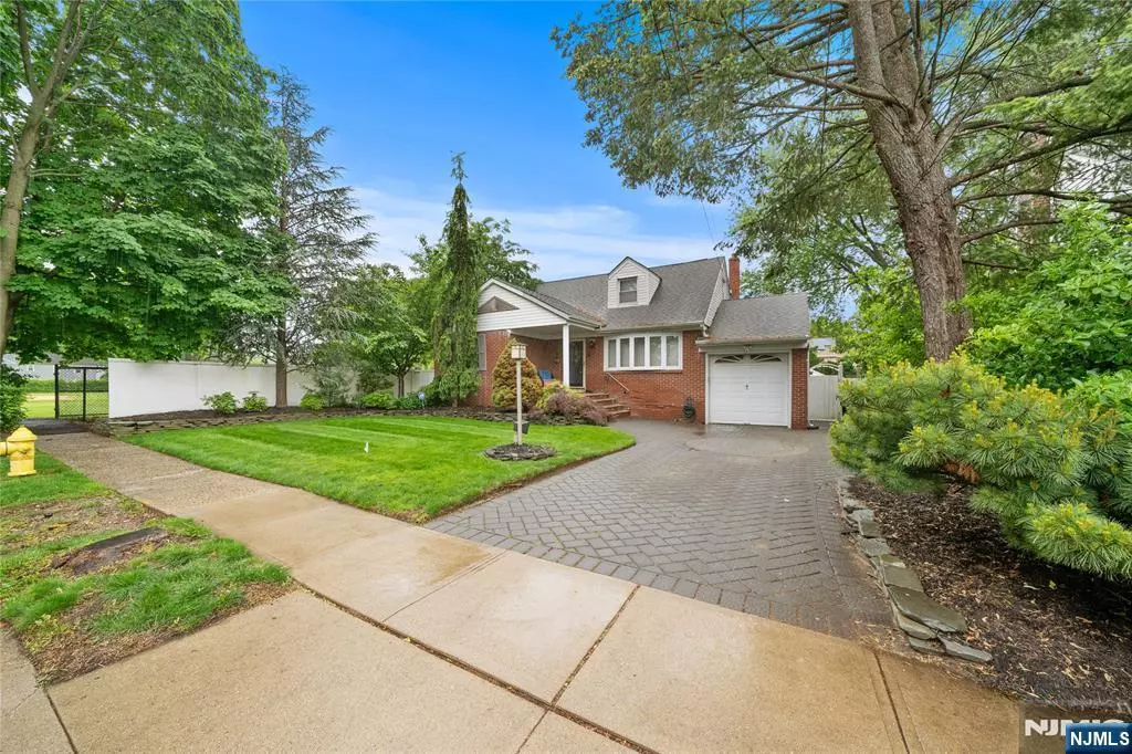 Bloomfield, NJ 07003,33 Irwin PL