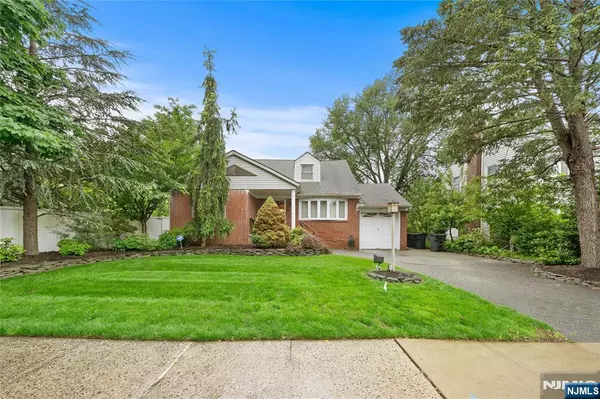 Bloomfield, NJ 07003,33 Irwin PL