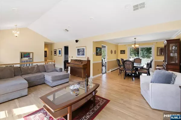 Hillsdale, NJ 07642,364 Piermont AVE