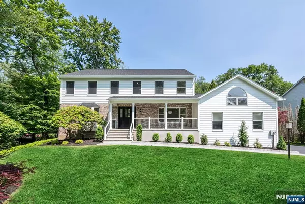 31 Gloria DR, Allendale, NJ 07401