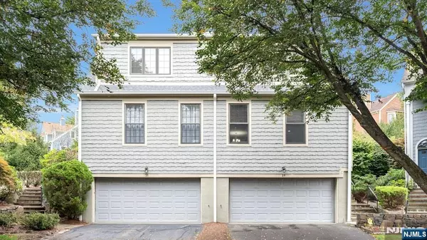 39 Tanager CT, Wayne, NJ 07470