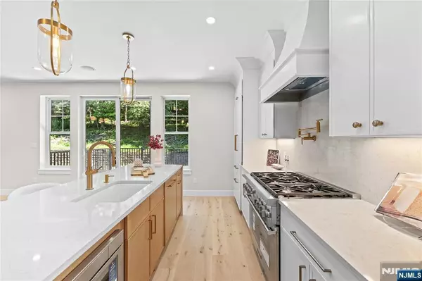 Woodcliff Lake, NJ 07677,188 Broadway #5