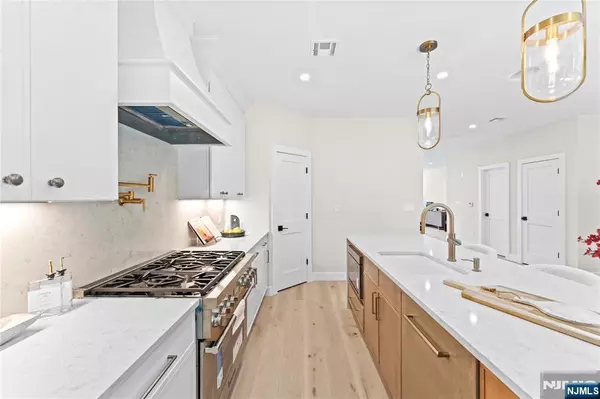 Woodcliff Lake, NJ 07677,188 Broadway #5