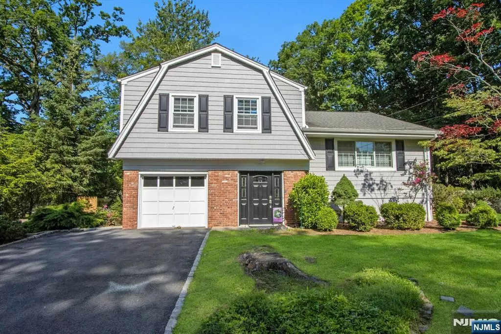 Harrington Park, NJ 07640,42 Lohs PL