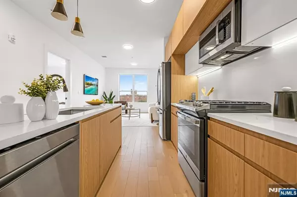 649 38th ST #PH5, Union City, NJ 07087