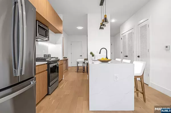 Union City, NJ 07087,649 38th ST #PH5