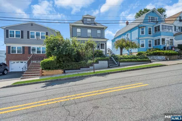 West Orange, NJ 07052,4 Elm ST
