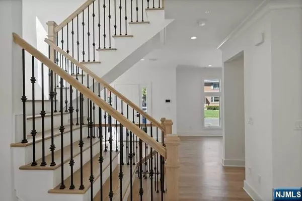 Tenafly, NJ 07670,94 Franklin ST