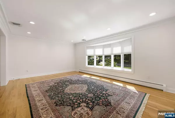Roseland, NJ 07068,3 Hillside AVE