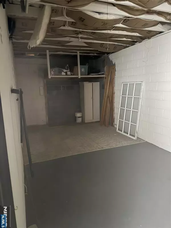 Lyndhurst, NJ 07071,300 Lake AVE