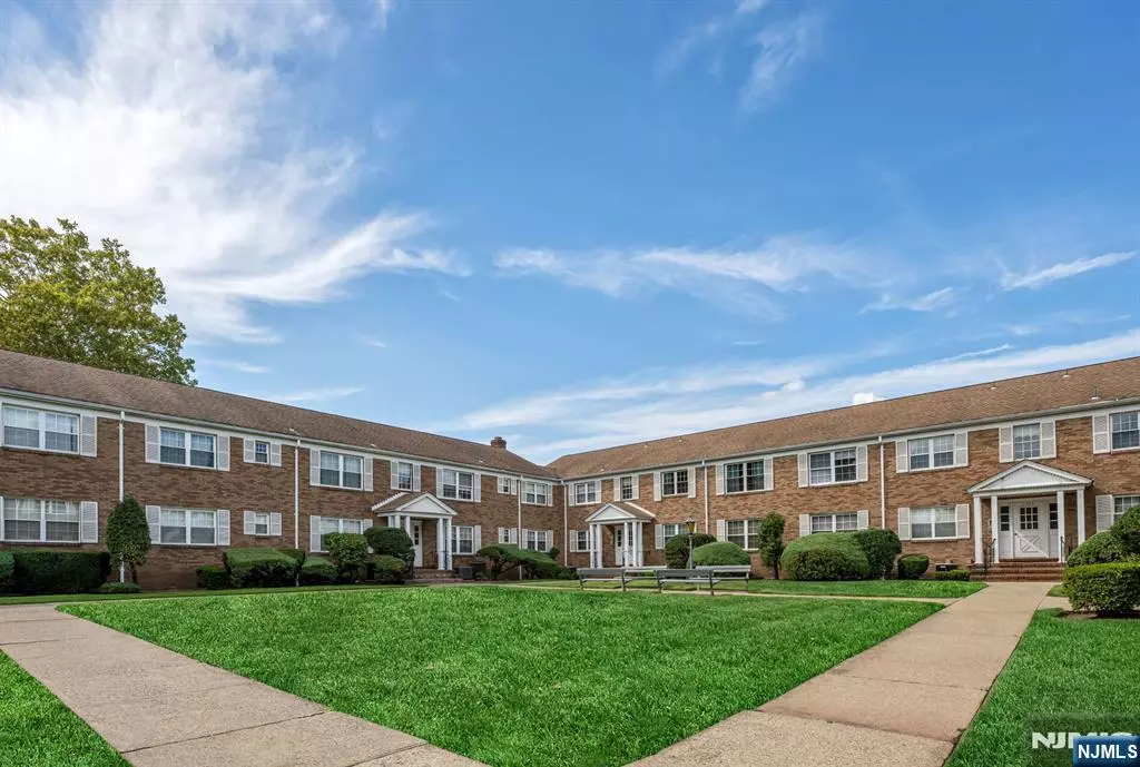 Clifton, NJ 07013,1371 Van Houten AVE #4