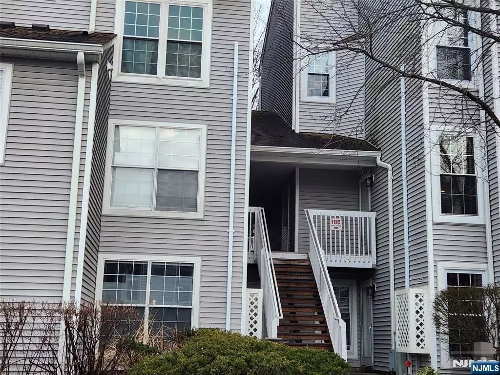 Englewood, NJ 07631,32 Fox Run DR