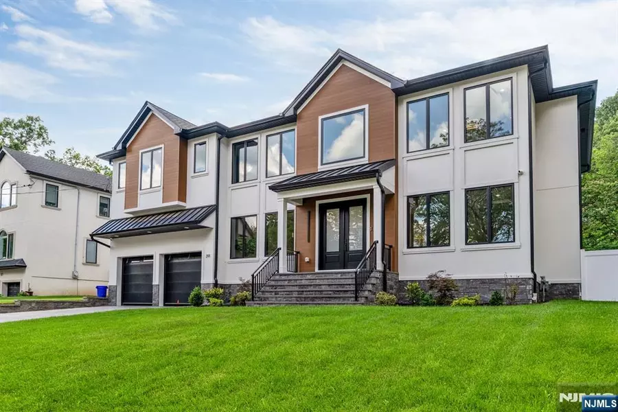 391 Harrison ST, Paramus, NJ 07652