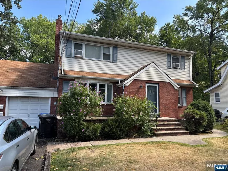 31 Farview TER, Paramus, NJ 07652