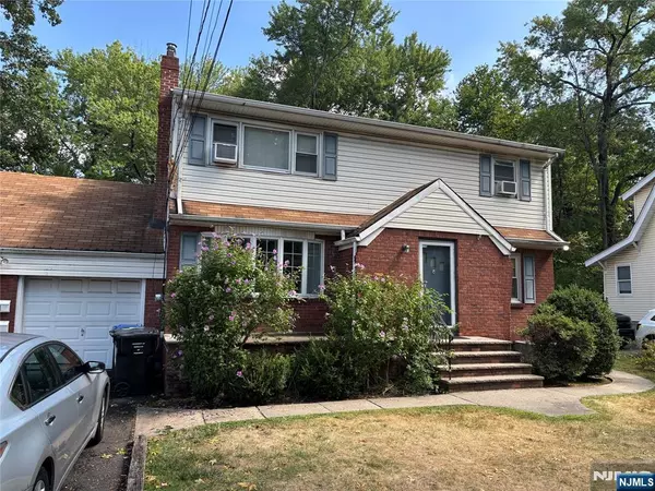 31 Farview TER, Paramus, NJ 07652