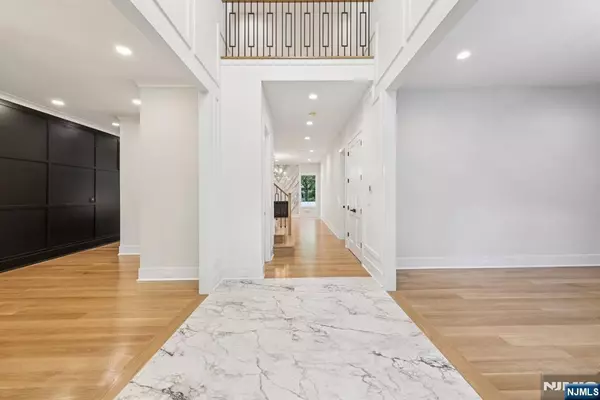 Paramus, NJ 07652,92 Benton RD