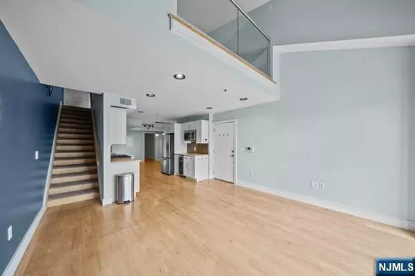 North Bergen, NJ 07047,8917 River RD #8