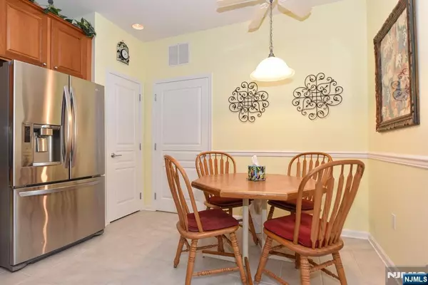 Wanaque, NJ 07465,4321 Warrens WAY #4321