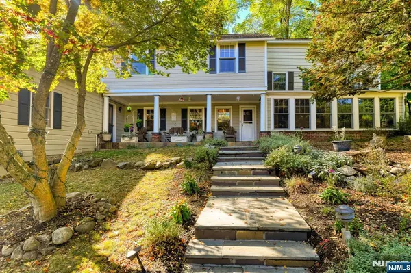 689 Blue Hill RD, River Vale, NJ 07675