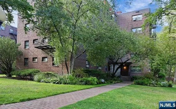 Fort Lee, NJ 07024,410 Fairview AVE #4D