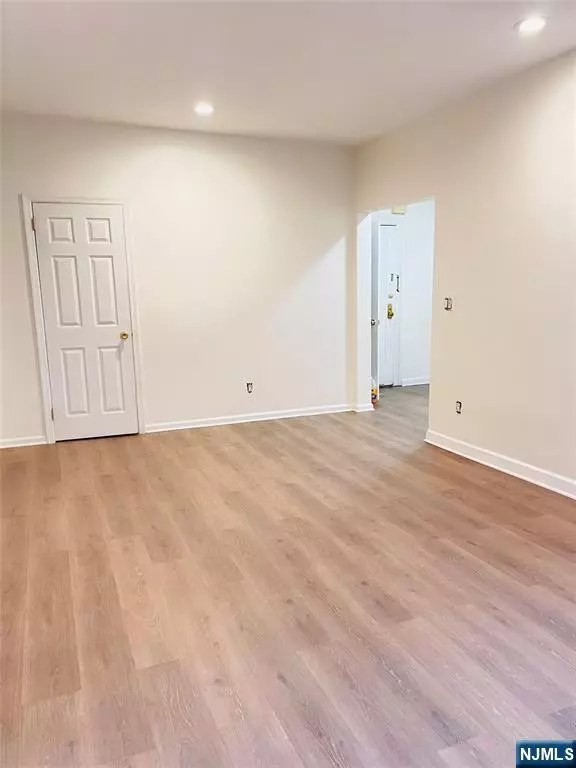 Leonia, NJ 07605,218 Broad AVE #2F