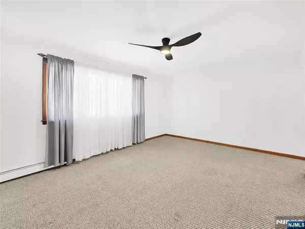 Lyndhurst, NJ 07071,720 2nd AVE #2