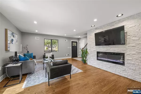 Fair Lawn, NJ 07410,61 Pomona AVE