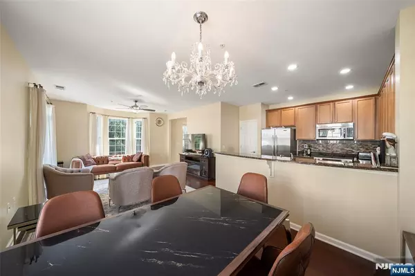 Garfield, NJ 07026,3 Holly LN