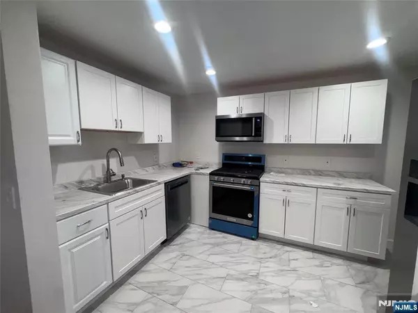 Tenafly, NJ 07670,327 Knickerbocker RD